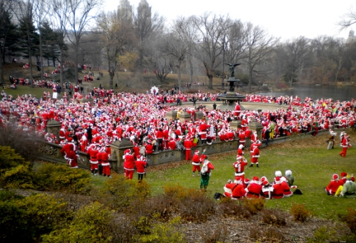 8000 Santas in Central Park!